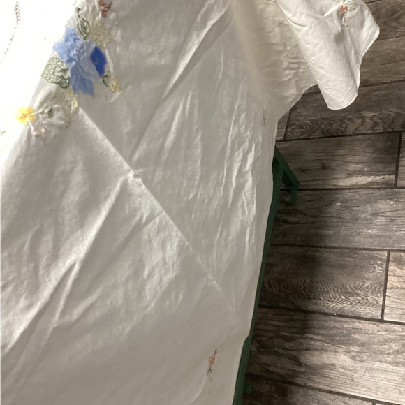 Vintage Embroidered 80” Round - Picture 8 of 9